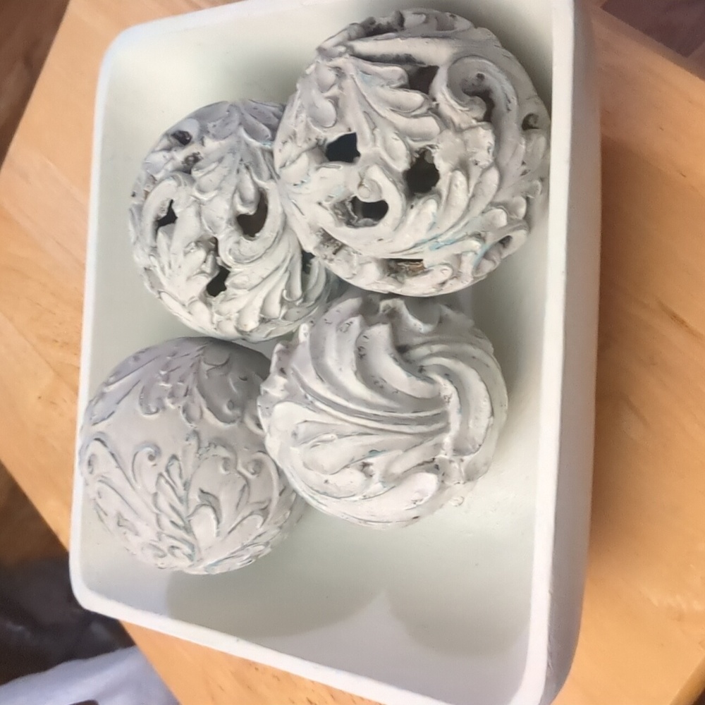 Shabby Chic Bowl w/Wooden Spheres